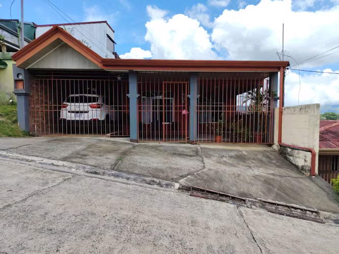 Venta de casa de 4 habitaciones en Pérez Zeledón