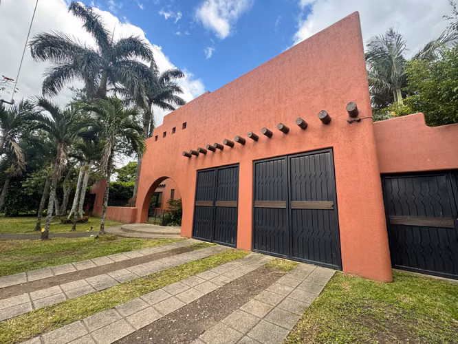 House for sale in Valle del Sol, Santa Ana. 1,463 m² Appraised at $1.2M | Opportunity $950K