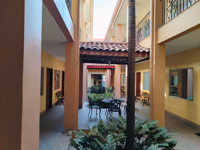 VENTA DE EDIFICIO EN OFERTA - Imagen 4