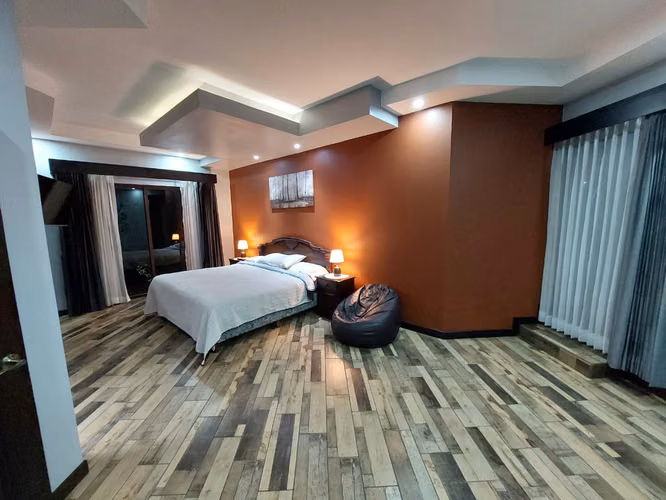 Alquiler de Hermosa casa gran terreno en San Rafael de Heredia - Imagen 4