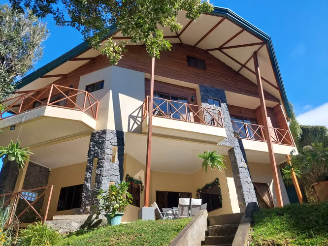 Alquiler de Hermosa casa gran terreno en San Rafael de Heredia - Imagen 2
