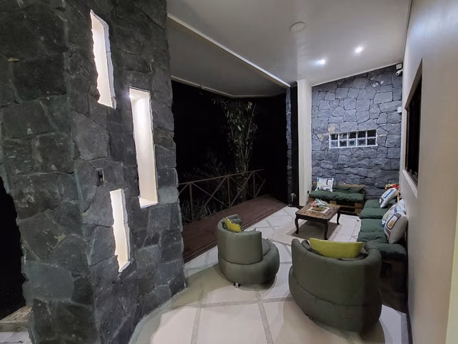 Alquiler de Hermosa casa gran terreno en San Rafael de Heredia - Imagen 10