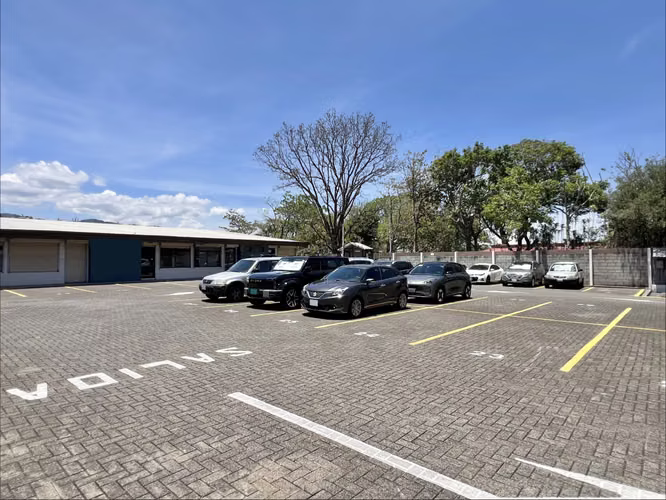 Alquiler de local u oficina muy cerca de Panasonic. Límite entre Belén y San Rafael de Alajuela.