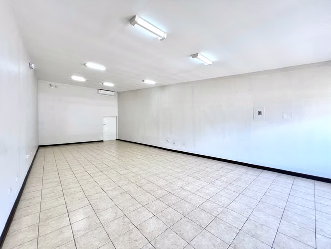 Alquiler de local u oficina muy cerca de Panasonic. Límite entre Belén y San Rafael de Alajuela.