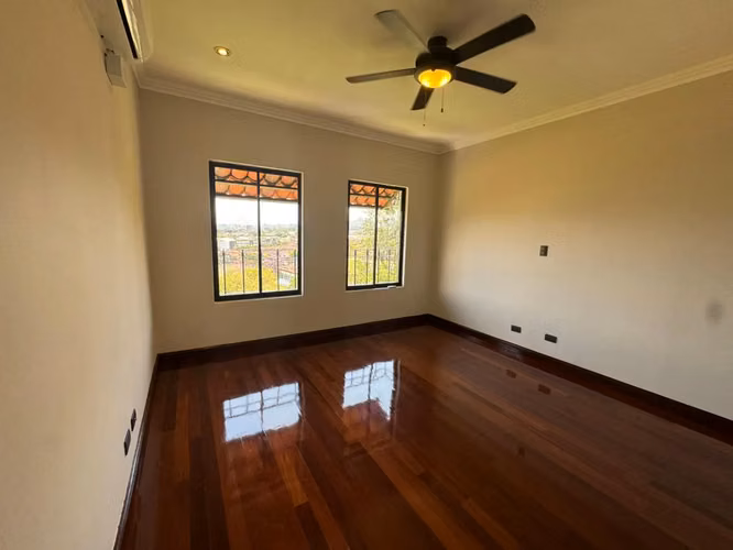 Residencia de Lujo con Vista a la Ciudad en Cerro Alto, Escazú - Imagen 7