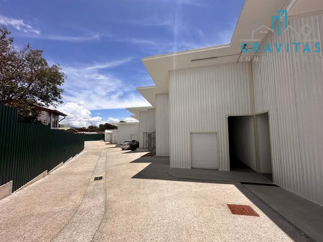 Alquiler de bodegas en San Pedro | 50 m2–200 m2 | SOLO ALMACENAJE | F 543