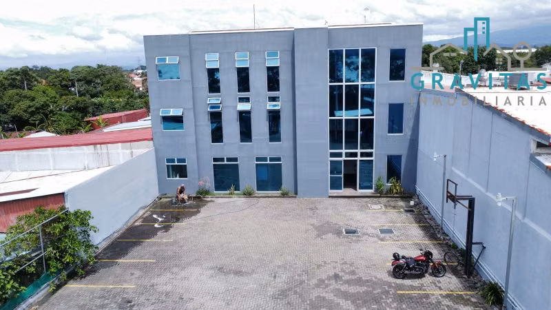 Office space for rent in Lindora | 960 m2 | Ample parking | F 318