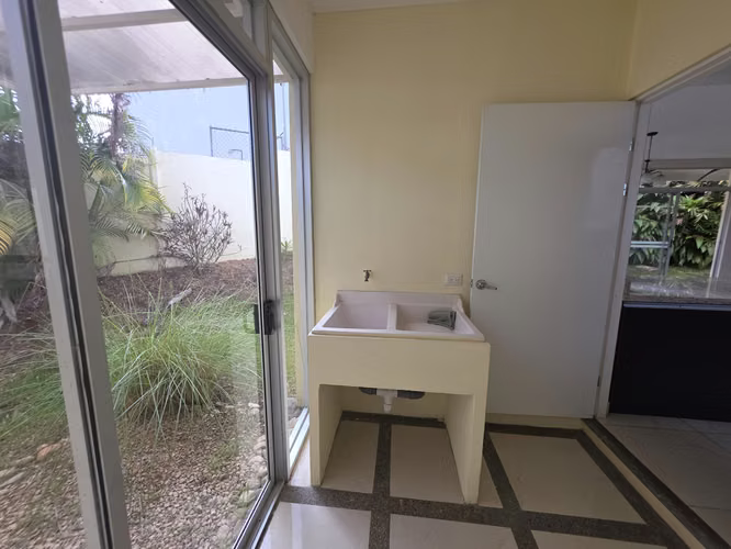 VENTA DE CASA EN SABANILLA MONTES DE OCA 3 HABITACIONES - Imagen 9