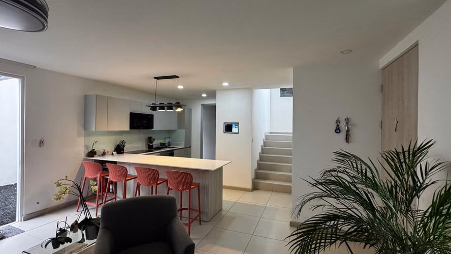 VENTA Casa Nasara + Línea blanca + AC (Santa Ana)
