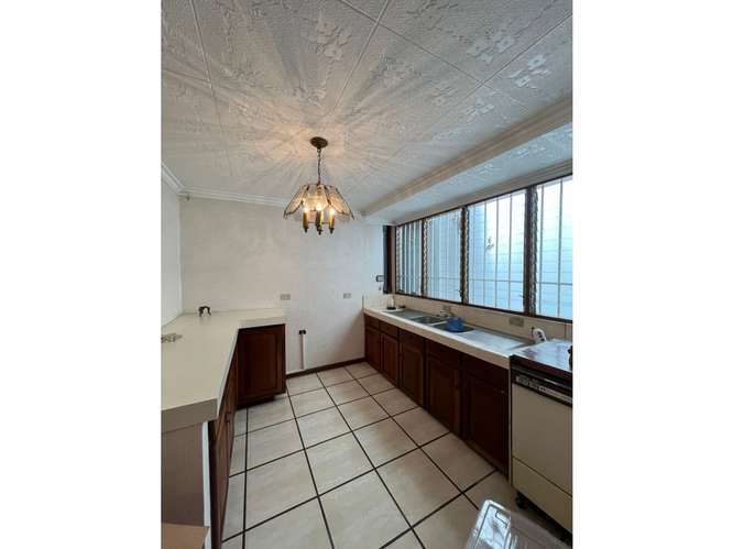 Venta elegante casa en residencial  en Alajuela centro - Imagen 19