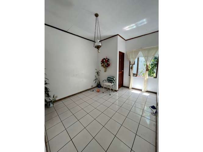 Venta elegante casa en residencial  en Alajuela centro - Imagen 15