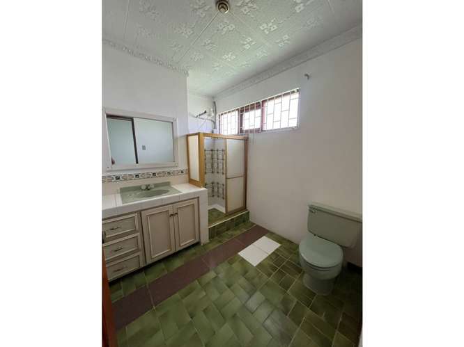 Venta elegante casa en residencial  en Alajuela centro - Imagen 8