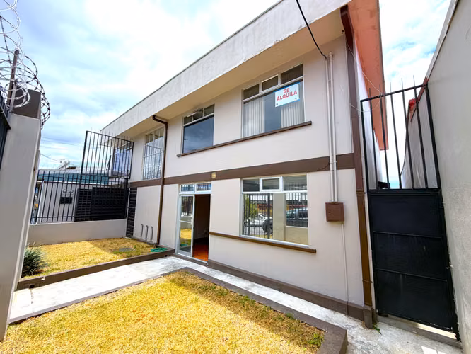 Edificio Corporativo en Alquiler en González Lahmann | Oficinas con Parqueo y Ubicación Estratégica