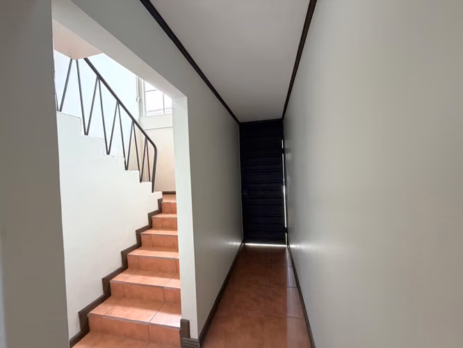 Edificio Corporativo en Alquiler en González Lahmann | Oficinas con Parqueo y Ubicación Estratégica