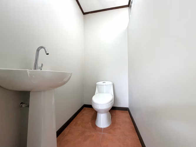 Edificio Corporativo en Alquiler en González Lahmann | Oficinas con Parqueo y Ubicación Estratégica