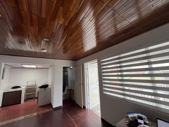 Excelente Oportunidad de Inversion Propiedad Esquinera 5 apartamentos 2 locales comerciales - Imagen 8