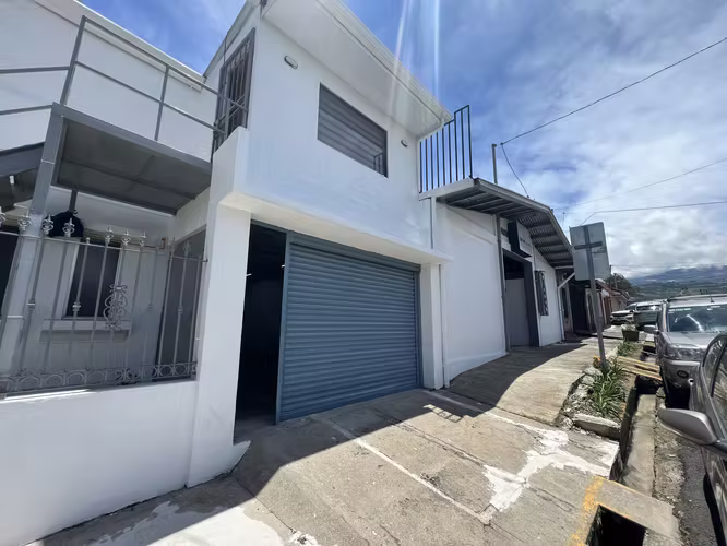 Excelente Oportunidad de Inversion Propiedad Esquinera 5 apartamentos 2 locales comerciales