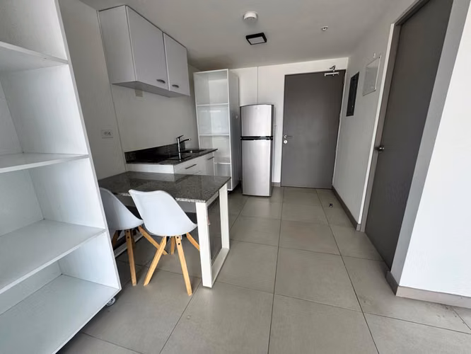 ALQUILER DE APARTAMENTO CON LÍNEA BLANCA EN TORRE CON PARQUEO
