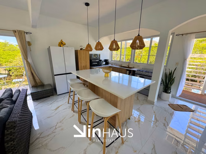 Venta de quinta con hermosa casa en residencial privado en Turrubares - EU