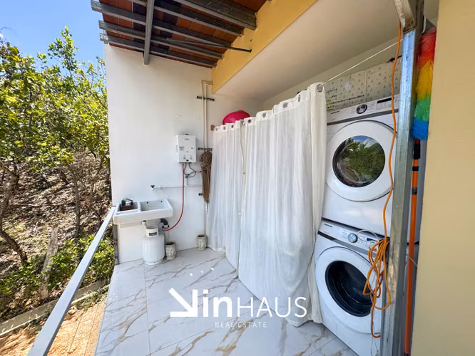 Venta de quinta con hermosa casa en residencial privado en Turrubares - EU