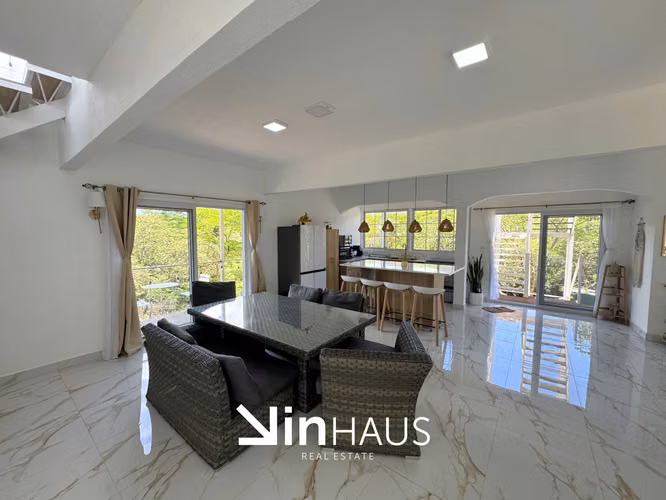 Venta de quinta con hermosa casa en residencial privado en Turrubares - EU