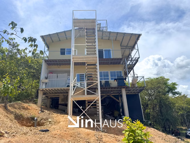 Venta de quinta con hermosa casa en residencial privado en Turrubares - EU