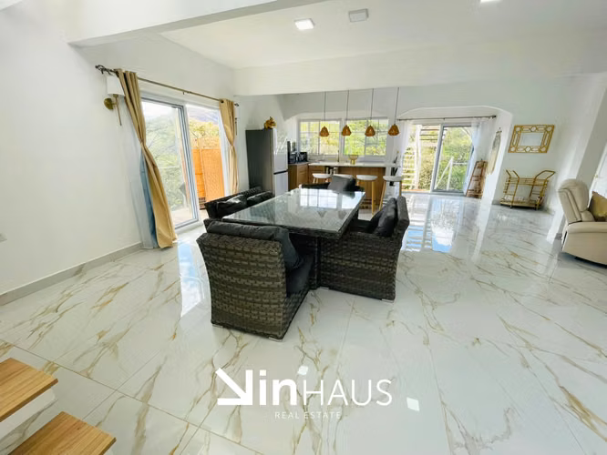 Venta de quinta con hermosa casa en residencial privado en Turrubares - EU