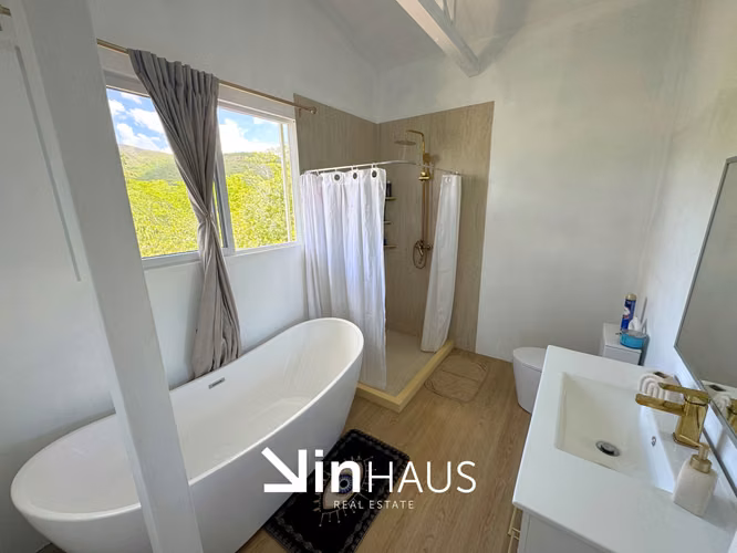 Venta de quinta con hermosa casa en residencial privado en Turrubares - EU