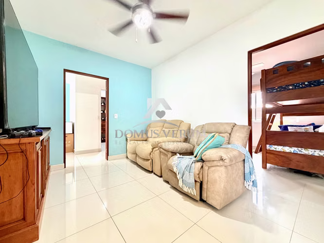 Venta de Casa Contemporánea en San Joaquín de Flores — Condominio Exclusivo