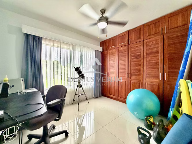 Venta de Casa Contemporánea en San Joaquín de Flores — Condominio Exclusivo