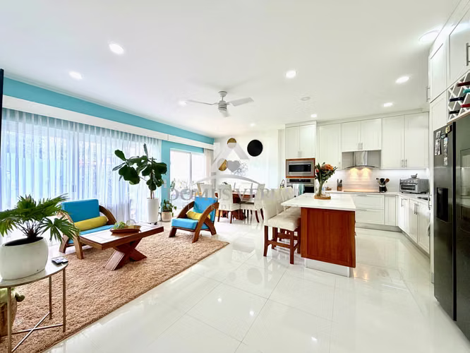 Venta de Casa Contemporánea en San Joaquín de Flores — Condominio Exclusivo