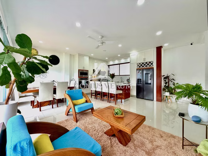 Venta de Casa Contemporánea en San Joaquín de Flores — Condominio Exclusivo