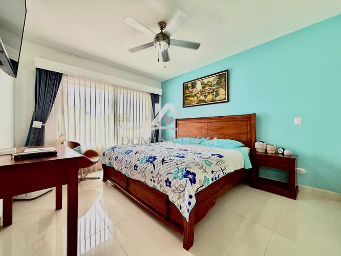 Venta de Casa Contemporánea en San Joaquín de Flores — Condominio Exclusivo