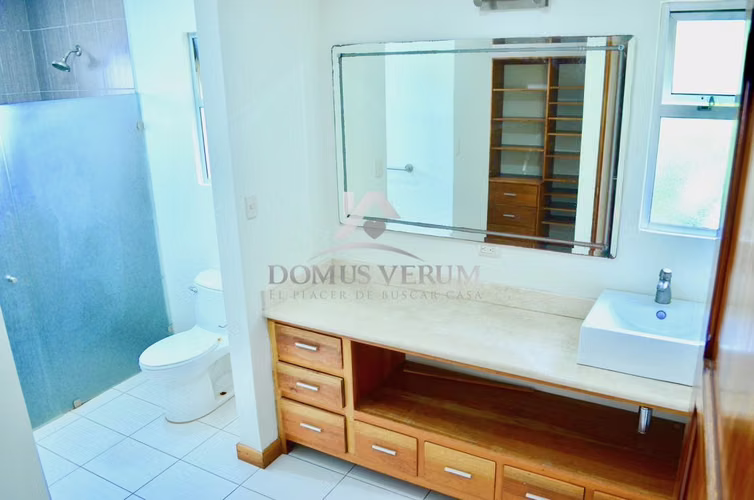 Moderna Casa en Venta en San Isidro de Heredia – ¡Precio Rebajado a $465.000! - Imagen 12
