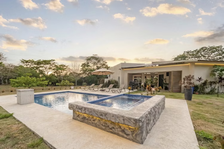 Hermosa Propiedad en Venta en Turrúcares, Alajuela