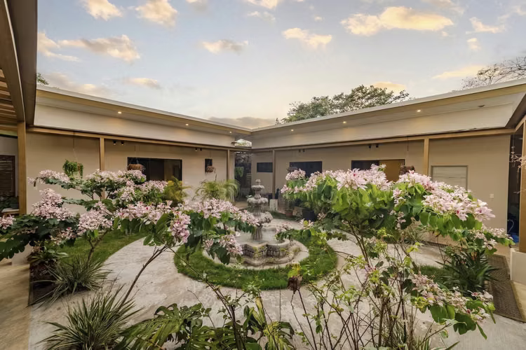 Hermosa Propiedad en Venta en Turrúcares, Alajuela
