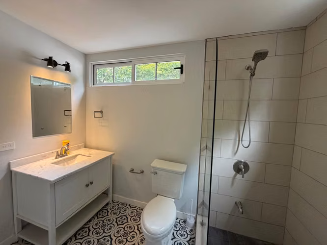 Preciosa casa con jardín y vistas en alquiler en Escazú. - Imagen 10