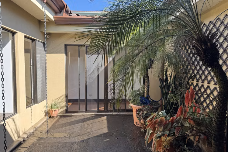 Casa de un solo nivel totalmente accesible en Condominio Hacienda Real - Imagen 3