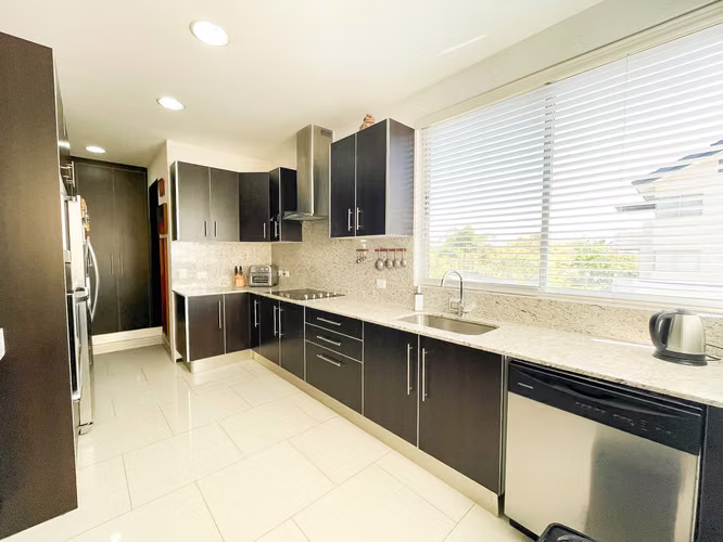 Venta de apartamento en Piedades de Santa Ana - Imagen 12