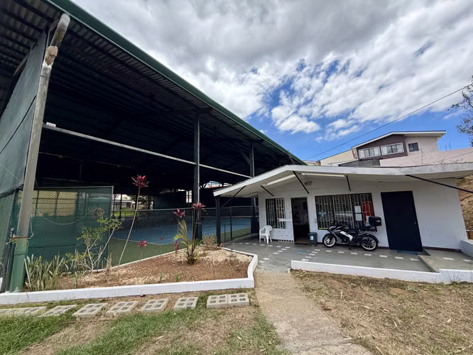 SE VENDE TERRENO EN LOMAS DE AYARCO - CURRIDABAT