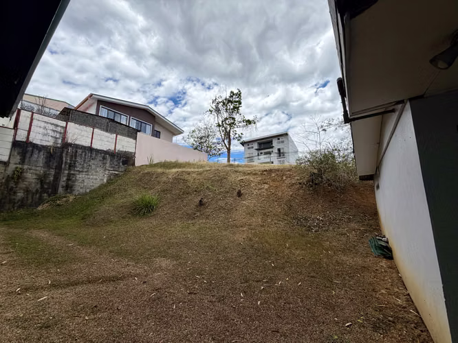 SE VENDE TERRENO EN LOMAS DE AYARCO - CURRIDABAT