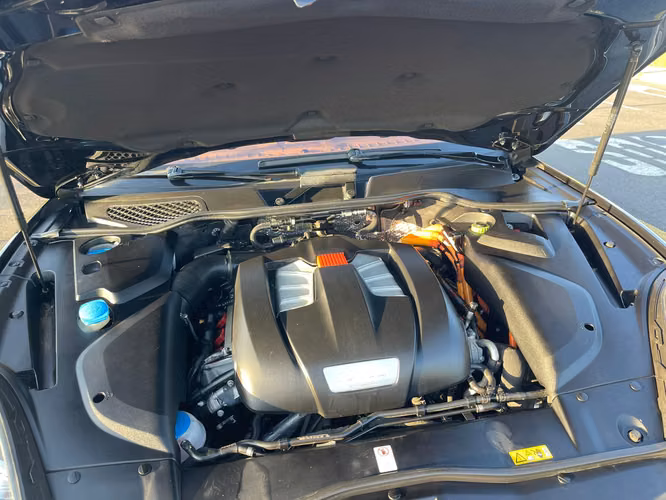 PORSCHE CAYENNE S E-HYBRID 2016