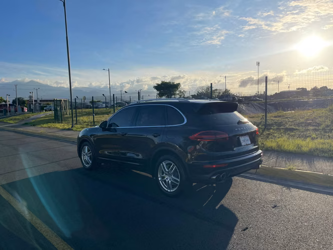 PORSCHE CAYENNE S E-HYBRID 2016