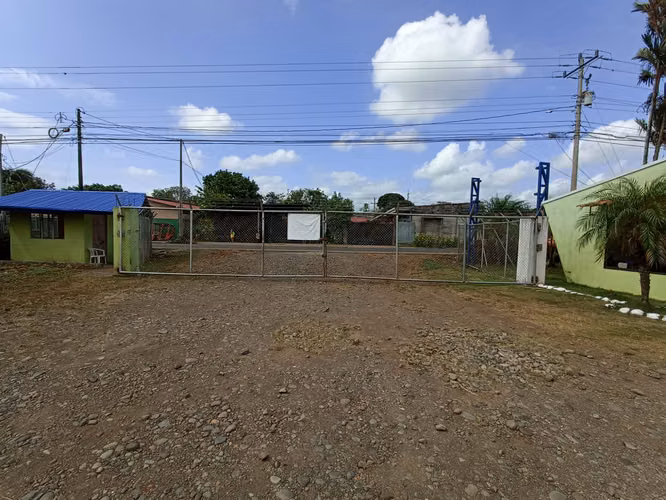 Propiedad Comercial / Industrial con bodega y oficina.
