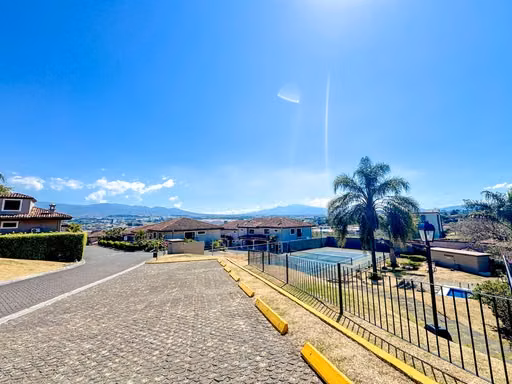 Townhouse remodelado en alquiler en Bosque de las Lomas, Escazú - Imagen 13