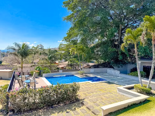 Townhouse remodelado en alquiler en Bosque de las Lomas, Escazú - Imagen 15