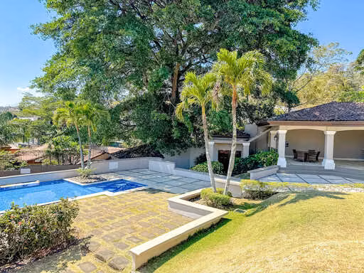 Townhouse remodelado en alquiler en Bosque de las Lomas, Escazú - Imagen 14