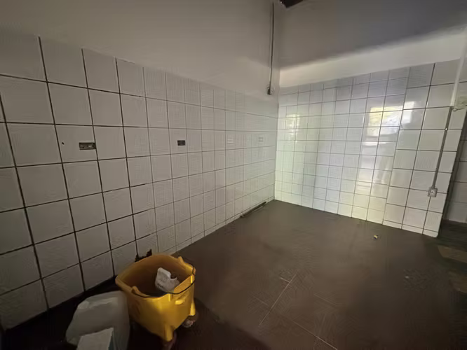 Local comercial 81m2 Santa Ana Lindora