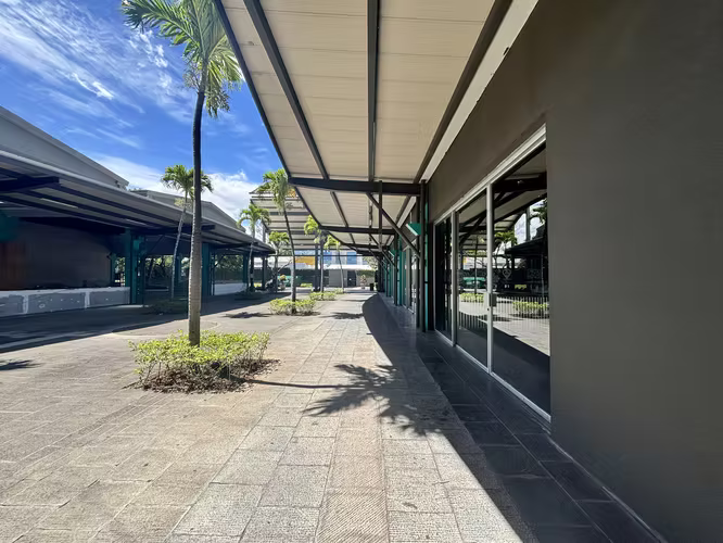 Local comercial 81m2 Santa Ana Lindora