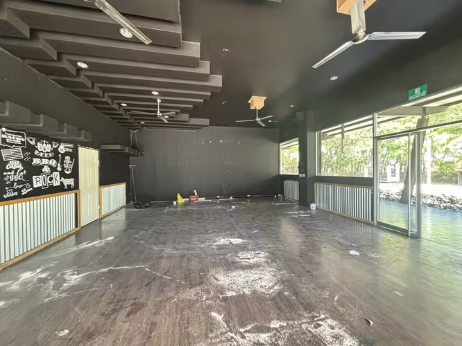 Local comercial 81m2 Santa Ana Lindora